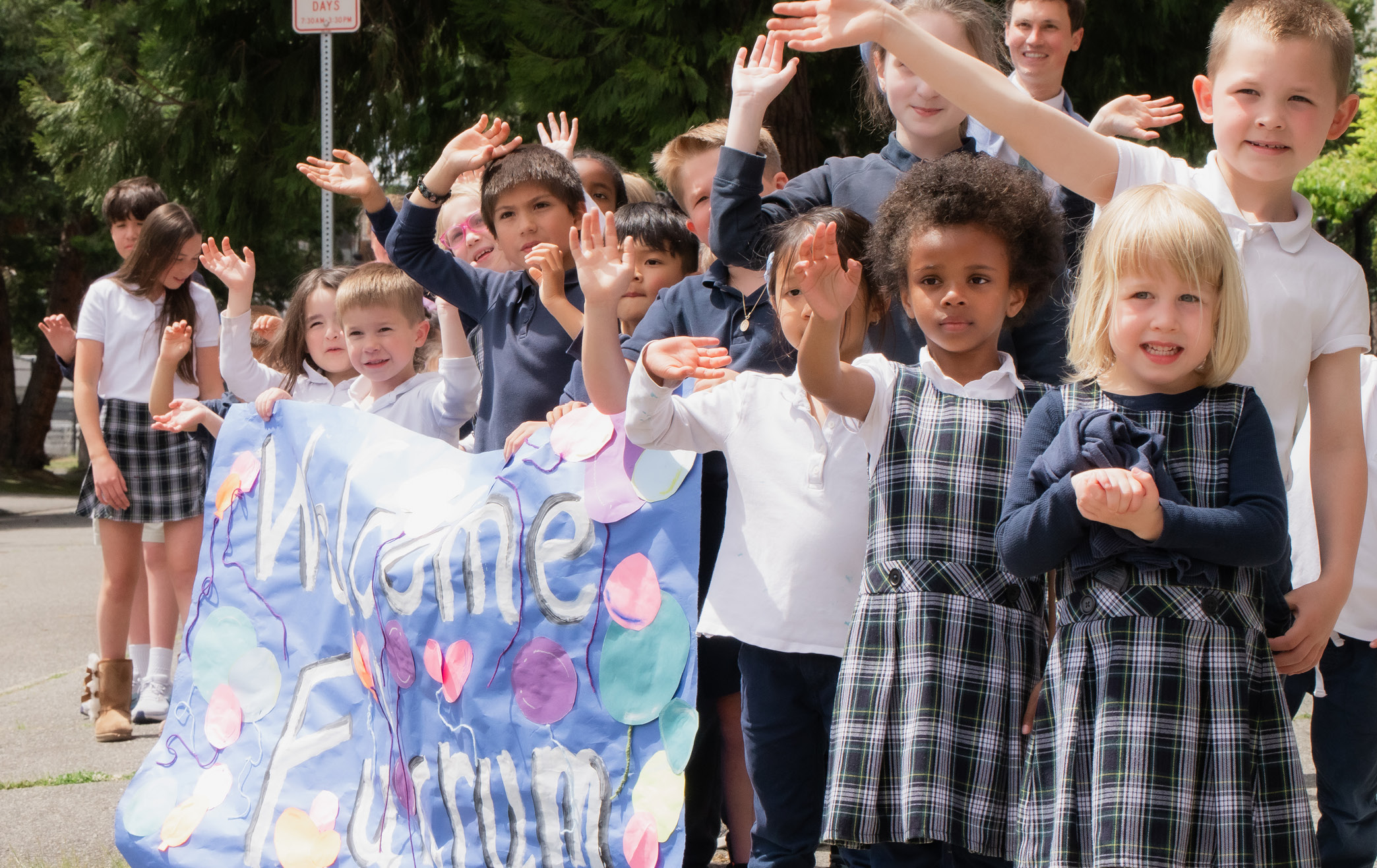 school kids welcoming bus tour